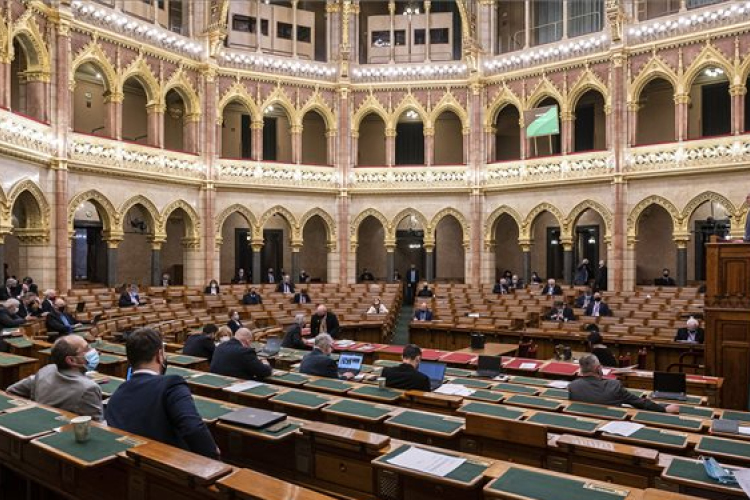 A veszélyhelyzet meghosszabbításáról kezdődik vita