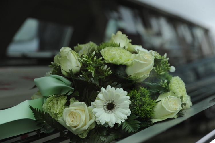 Eltemették el a francia tanárt lefejező gyilkost