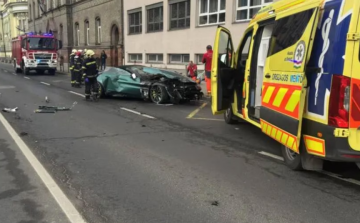 Egy Aston Martinnal okozott halálos balesetet Győrben