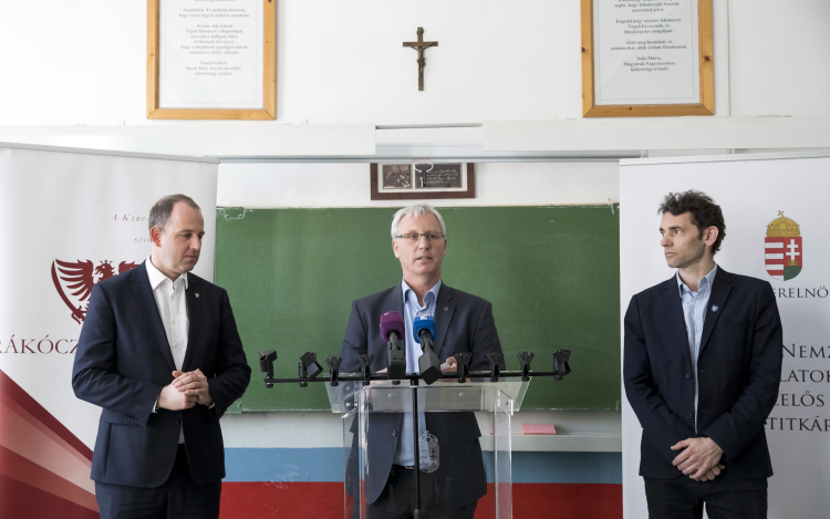 Diákcsoportok kérhetnek támogatást, hogy kiutazzanak Ferenc pápa csíksomlyói szentmiséjére