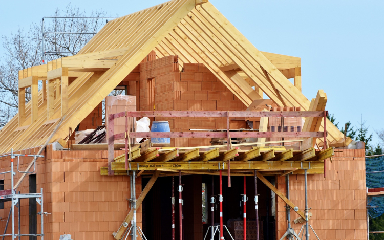 Továbbra is zuhanőrepülésben az építőipar
